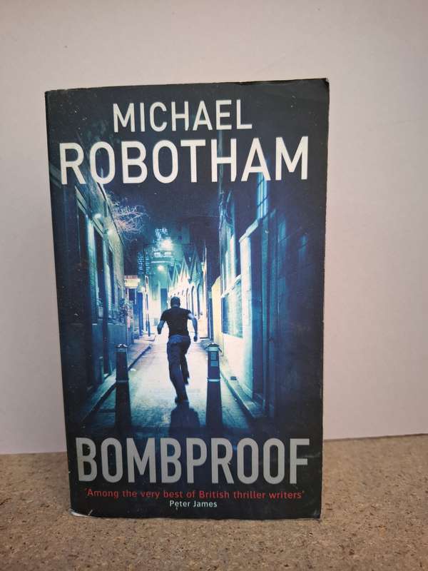 Bombproof : Michael Robotham (Paperback)