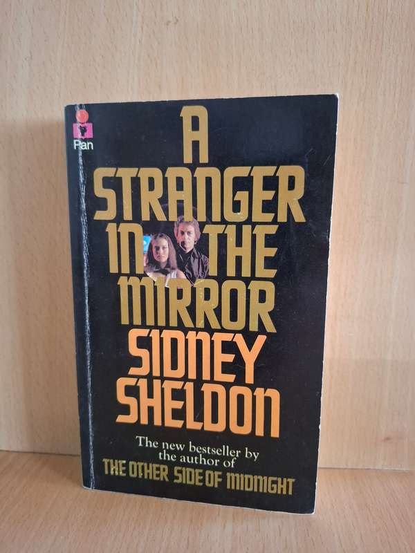 A Stranger in The Mirror: Sidney Sheldon  (Paperback)
