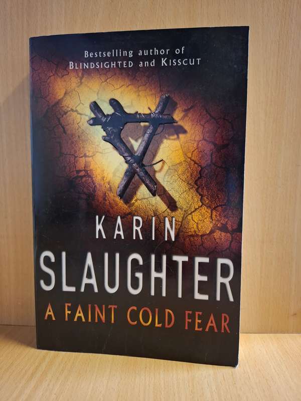 A Faint Cold Fear: Karin Slaughter (Paperback)