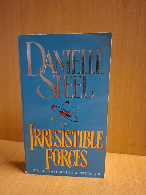 Irresistible Forces: Danielle Steel (Paperback)