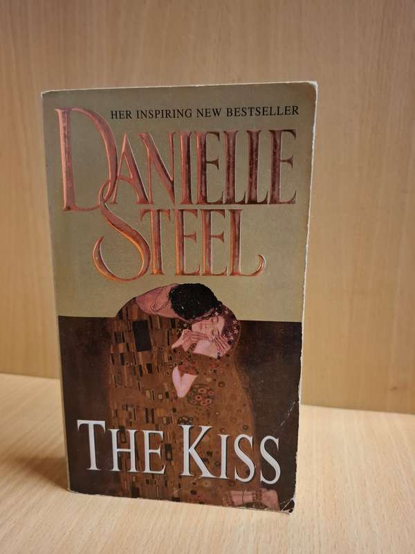 The Kiss: Danielle Steel (Paperback)
