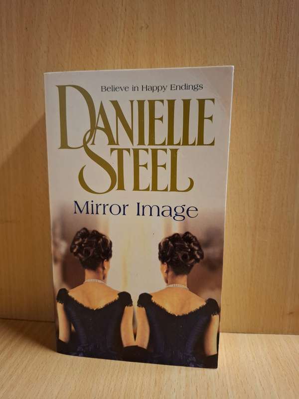 Mirror Image: Danielle Steel (Paperback)