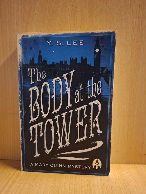 The Body at The Tower: Y.S. Lee (Paperback) A Mary Quinn Mystery