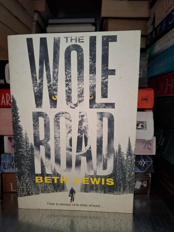 The Wolf Road: Beth Lewis  (Paperback)