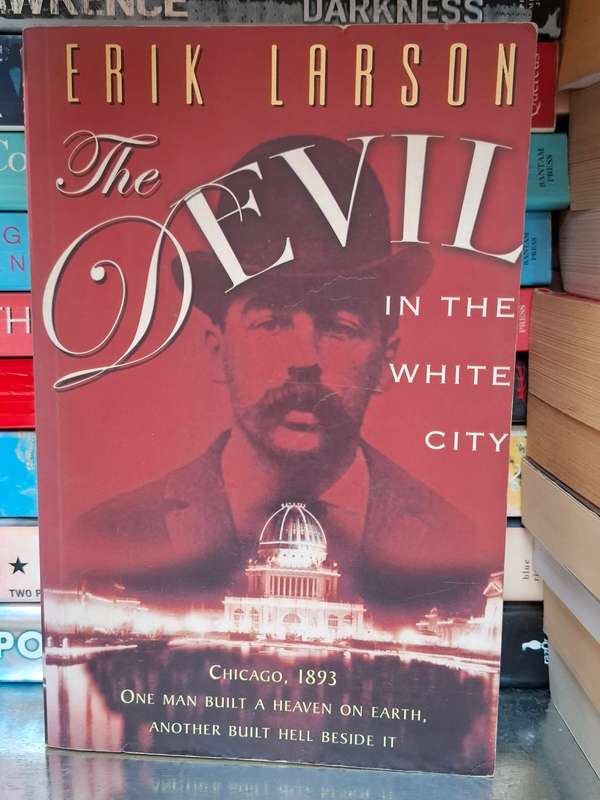 The Devil in The White City: Erik Larson  (Paperback)