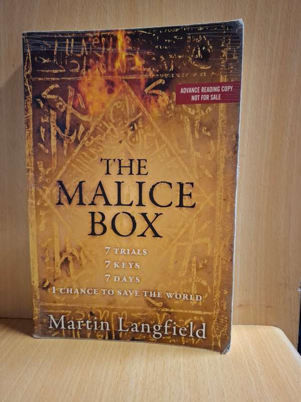 The Malice Box : Martin Langfield  (Paperback)
