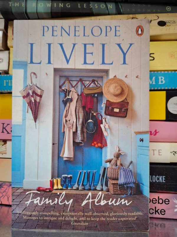 Family Album: Penelope Lively (Paperback)