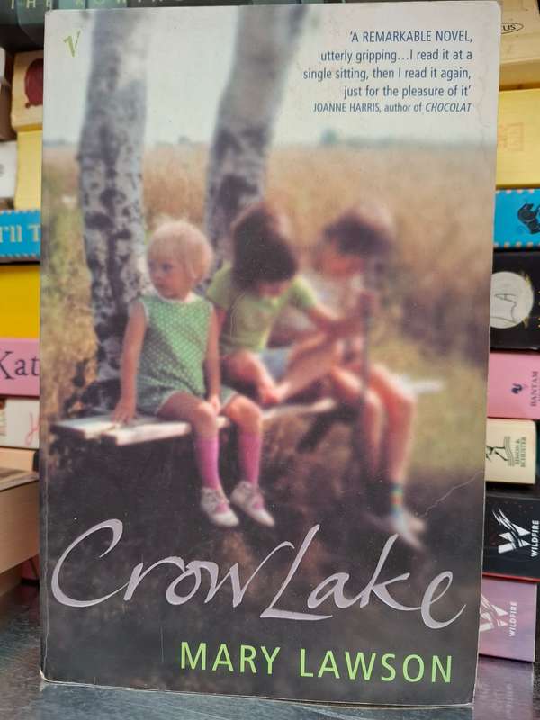 Crow Lake: Mary Lawson  (Paperback)
