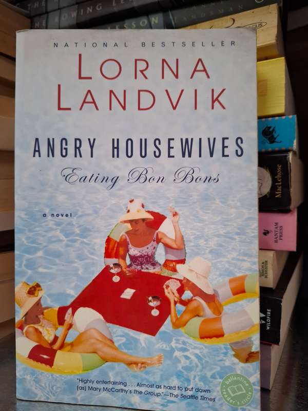 Angry Housewives: Lorna Landvik  (Paperback)