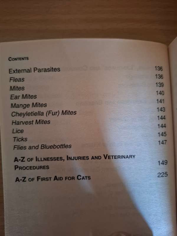 Encyclopedia of Cat Care - Behaviour/Grooming/Diet/Illnesses/Injuries/First Aid  (Paperback)