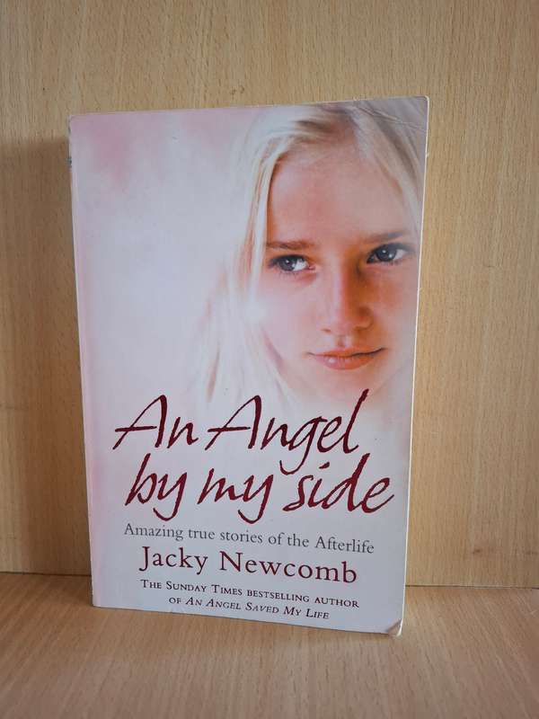 An Angel by My Side - Amazing True Stories of the Afterlife: Jacky Newcomb (Paperback)