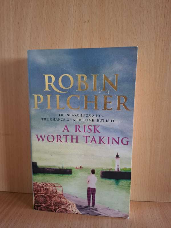 A Risk Worth Taking: Robin Pilcher  (Paperback)