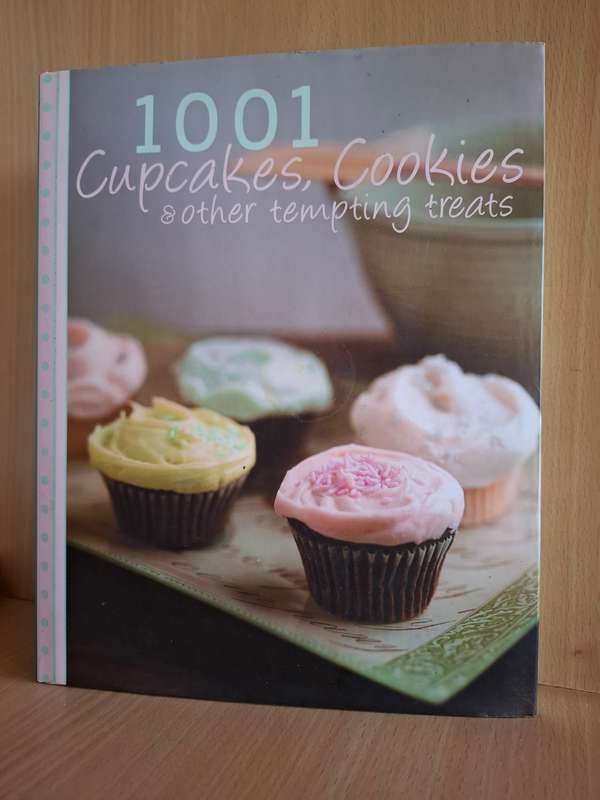 1001 Cupcakes, Cookies& Other Tempting Treats Consultant Editor Susanna Tee (Hardcover)