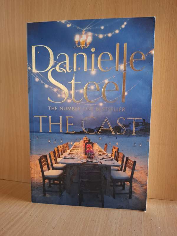 The Cast : Danielle Steel  (Paperback)