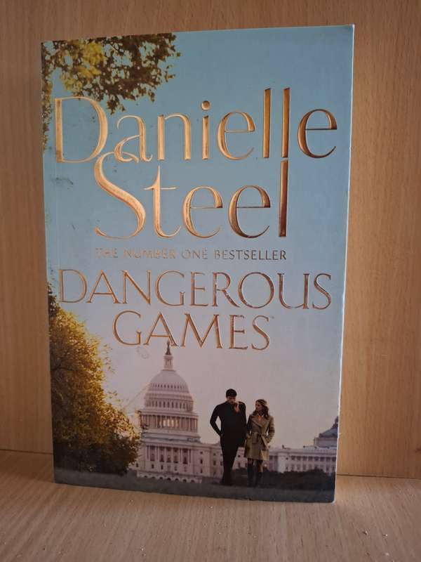 Dangerous Games : Danielle Steel  (Paperback)