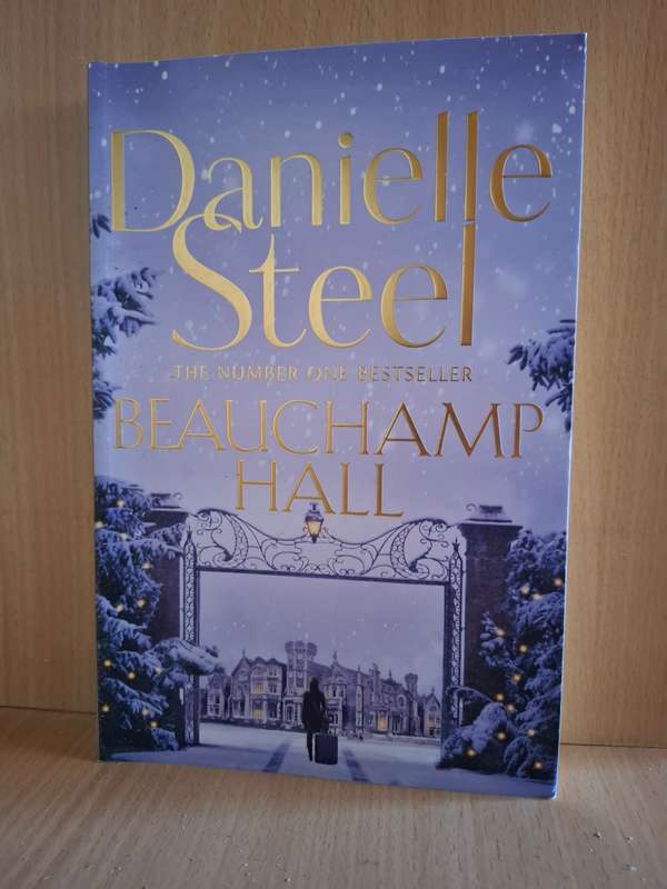 Beauchamp Hall : Danielle Steel  (Paperback)