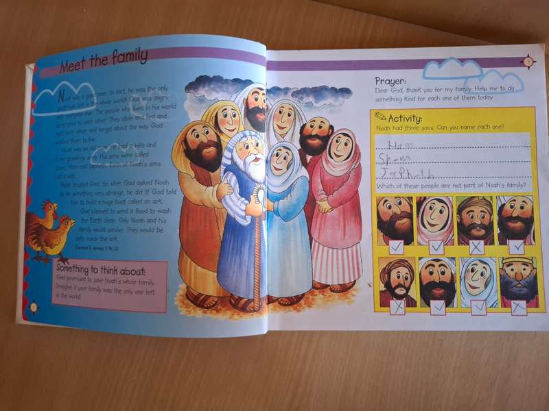 The Explorer Bible (Paperback)