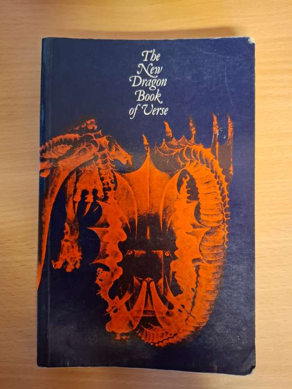 The New Dragon Book of Verse  (Paperback)