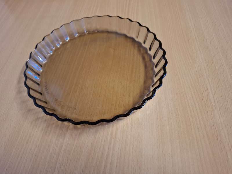 Small Round Arcopol Glass Flan Dish - with 19cm  (Made in France)