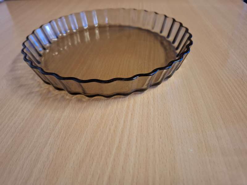 Small Round Arcopol Glass Flan Dish - with 19cm  (Made in France)