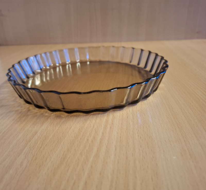 Small Round Arcopol Glass Flan Dish - with 19cm  (Made in France)