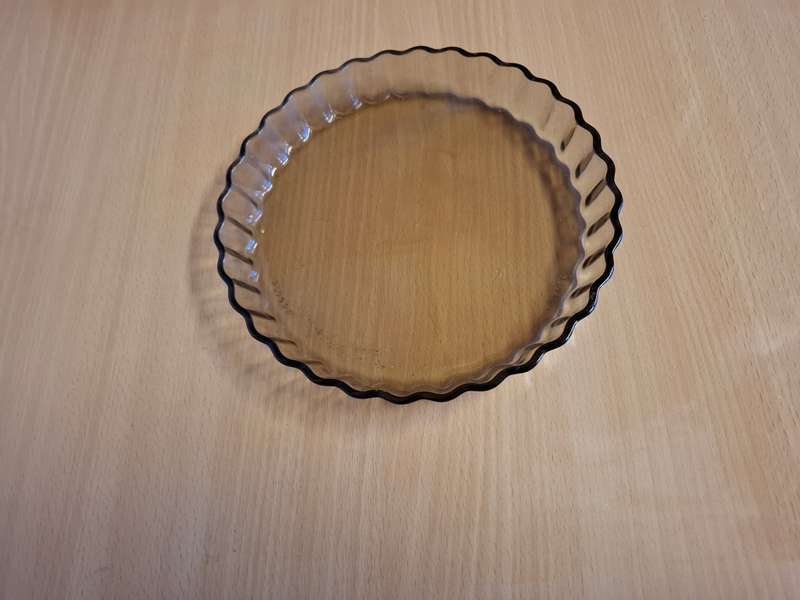 Small Round Arcopol Glass Flan Dish - with 19cm  (Made in France)