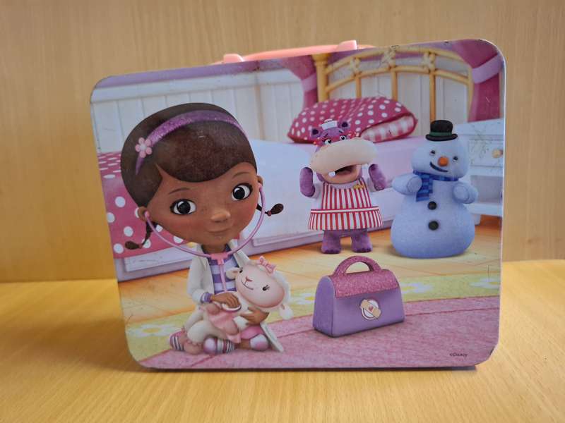 Small Metal Doc McStuffins Lunch Box Case (20cm x 16cm)