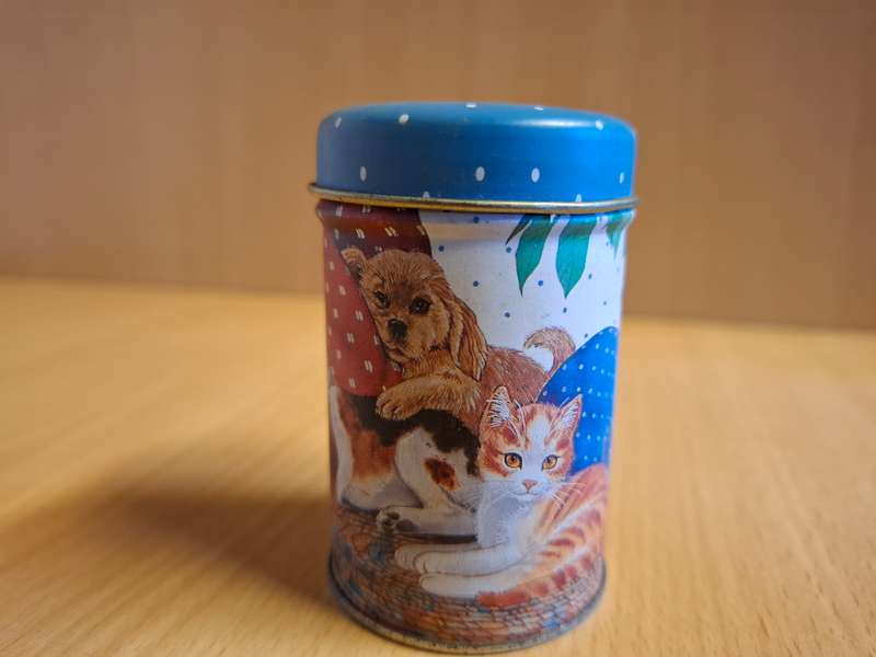 Small Cat & Dogs Tin (8cmx 5cm)