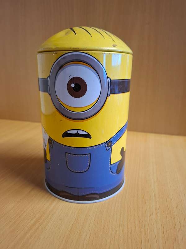 Minions Tin - height 16cm width 10cm