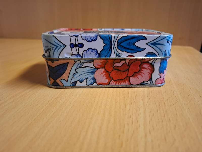 Small Floral Tin (12cm x 8cm)