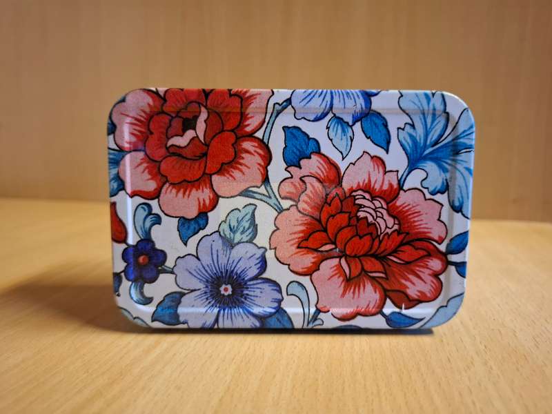 Small Floral Tin (12cm x 8cm)