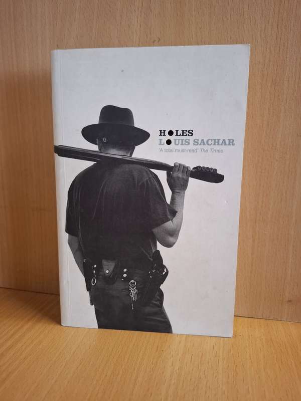Holes : Louis Sachar  (Paperback)