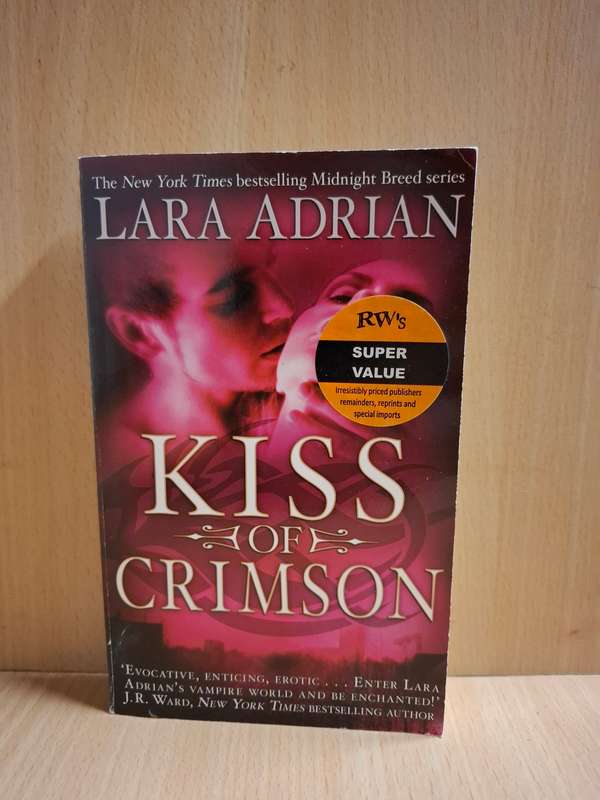 Kiss of The Crimson : Lara Adrian  (Paperback)