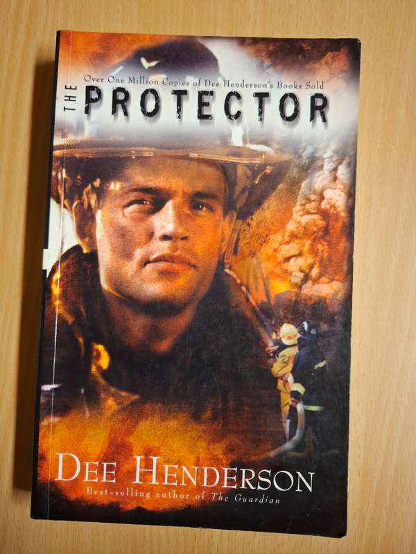 Protector: Dee Henderson  (Paperback)