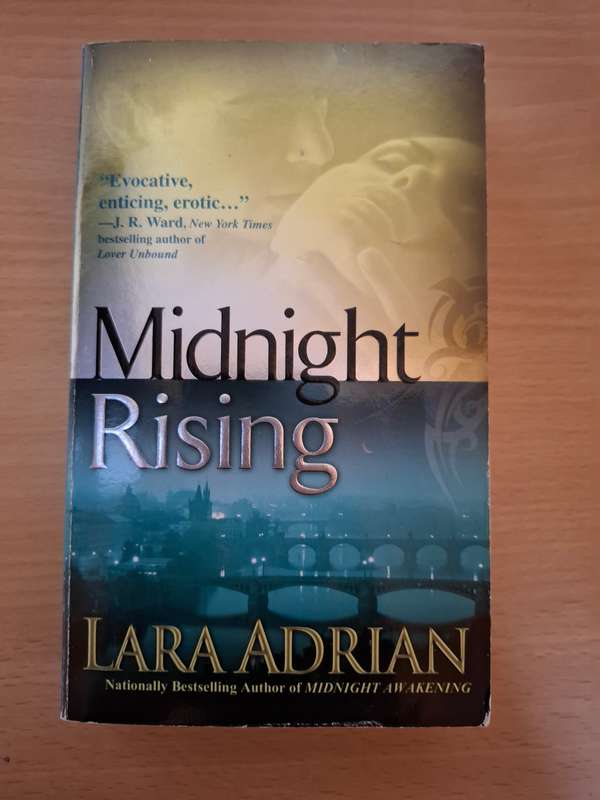 Midnight Rising : Lara Adrian  (Paperback)