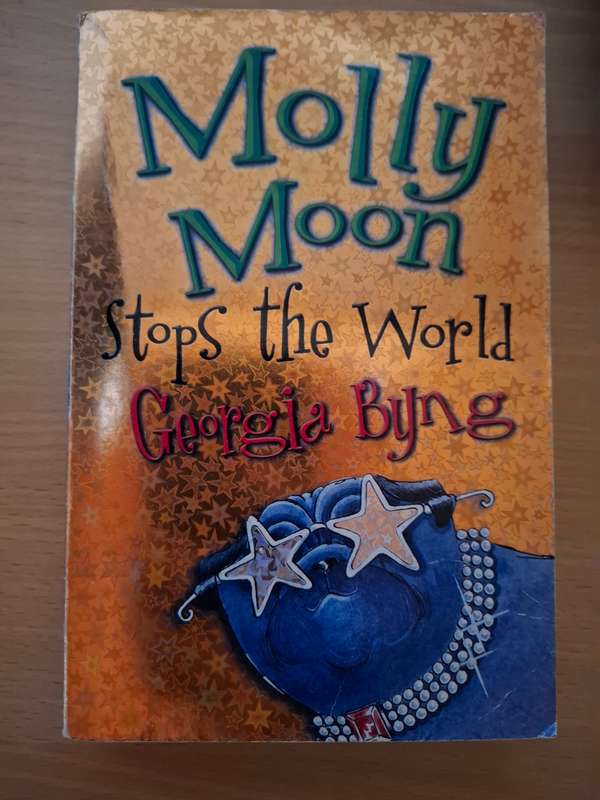 Molly World Stops the World : Georgia Byng  (Paperback)