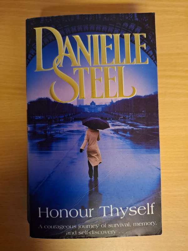 Honour Thyself : Danielle Steel  (Paperback)