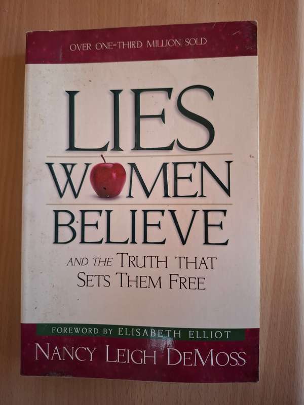 Lies Women Believe and The Truth that Sets Them Free: Nancy Leigh DeMoss (Paperback)