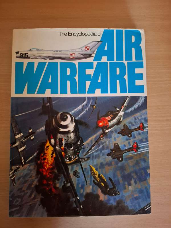 The Encyclopedia of Air Warfare  (Hardcover)