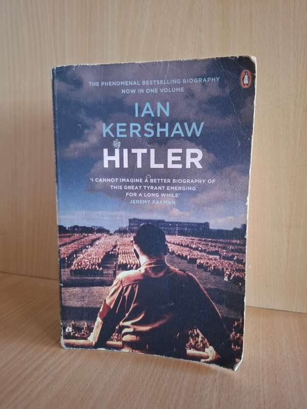Hitler - Ian Kershaw  (Paperback)