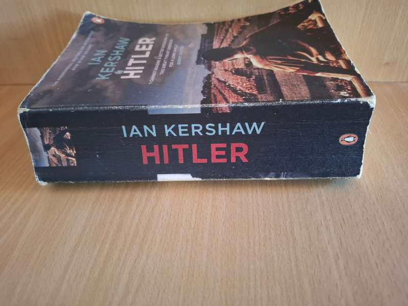 Hitler - Ian Kershaw  (Paperback)