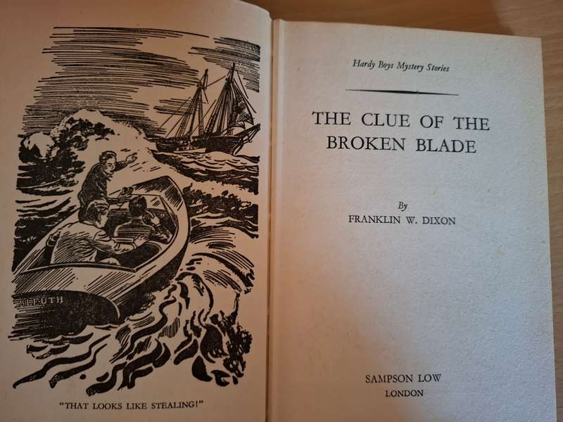 The Clue of The Broken Blade: Franklin W. Dixon  (Hardcover)