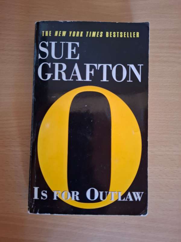 O is For Outlaw: Sue Grafton (Paperback)