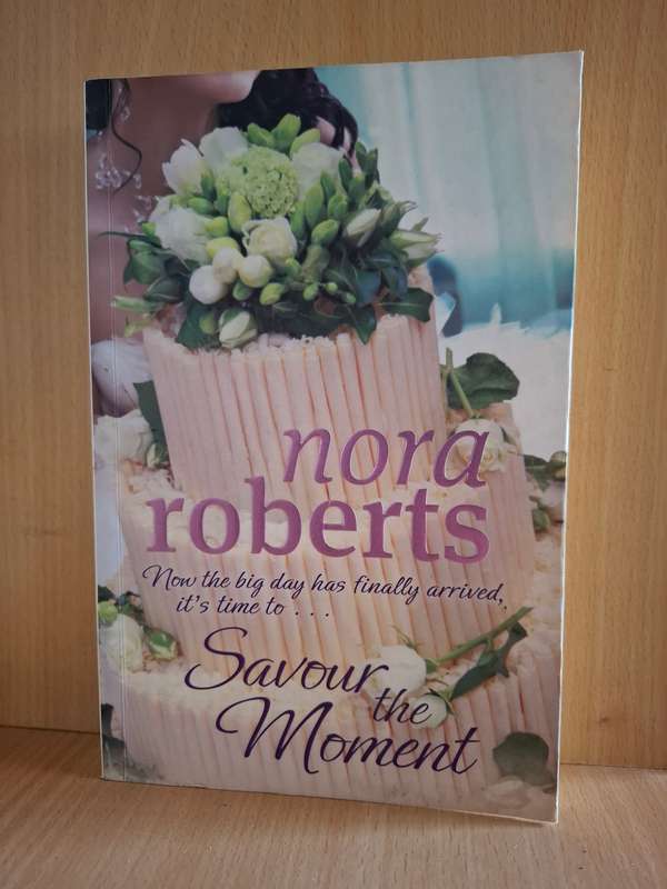 Savour the Moment : Nora Roberts  (Paperback)