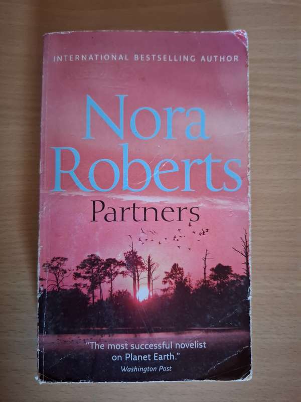 Partners : Nora Roberts  (Paperback)