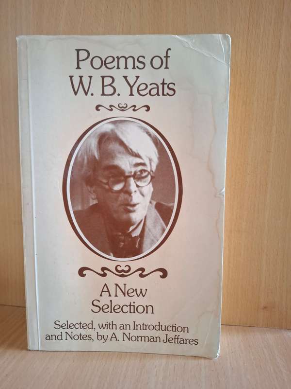 Poems of W.B. Yeats - A New Selection  (Paperback)