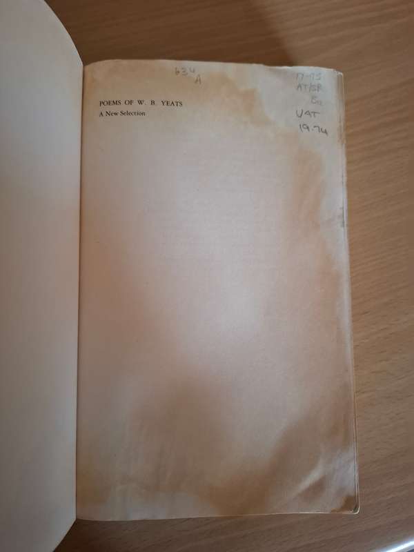 Poems of W.B. Yeats - A New Selection  (Paperback)