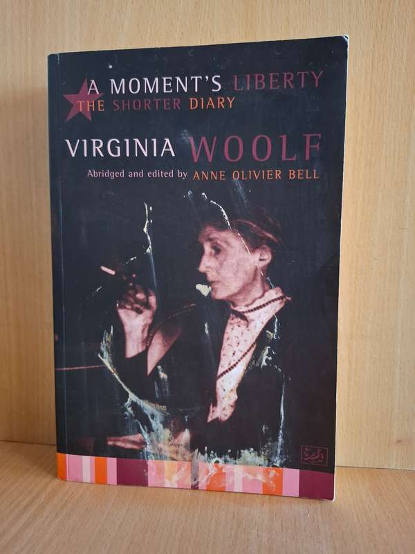 A Moment`s Liberty: The Shorter Diary by Virginia Woolf (Paperback)