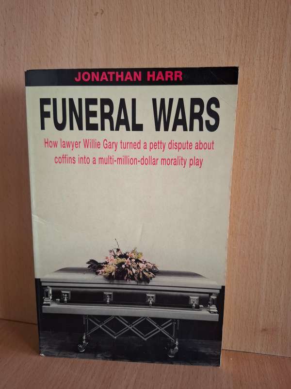 Funeral Wars - Jonathan Harr  (Paperback)