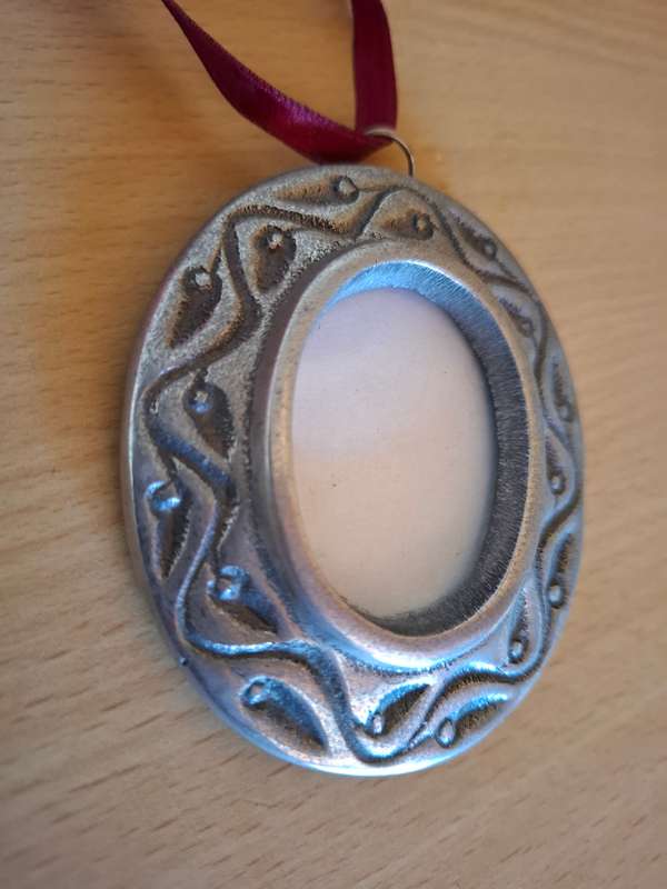 Oval Metal Photo Frame (8cm x 7cm)